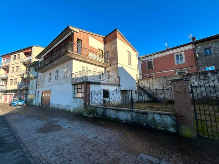 Casa con 6 locali in vendita in Via Trieste, Centro, Castell'Alfero