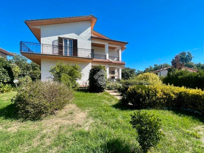 Casa quadrilocale in vendita in Via degli Ontani, Centro, Valentano