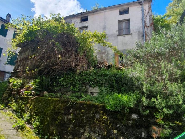 Casa con 6 locali in vendita in Frazione Casanova, Casanova, Rovegno