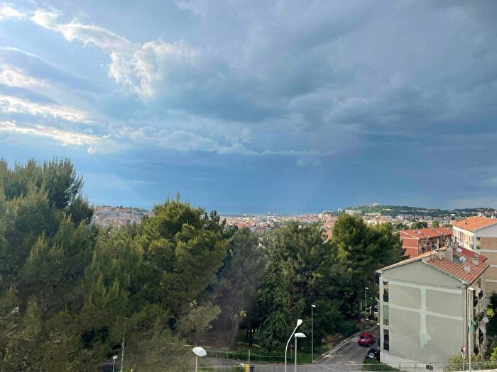 Appartamento quadrilocale in vendita in Via Francesco Petrarca, Le Grazie, Ancona