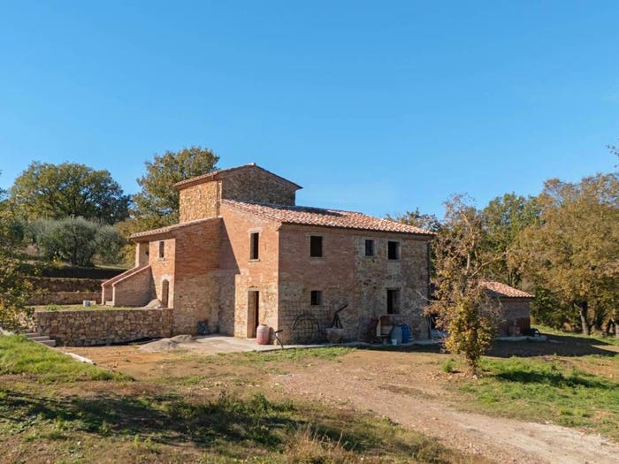 Casa con 6 locali in vendita in Piazza San Francesco, Centro, Lucignano
