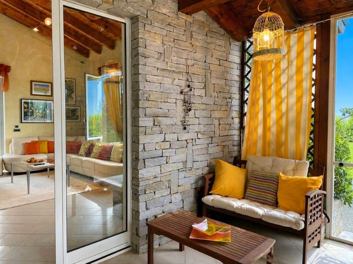Casa con 6 locali in vendita in Carentino
