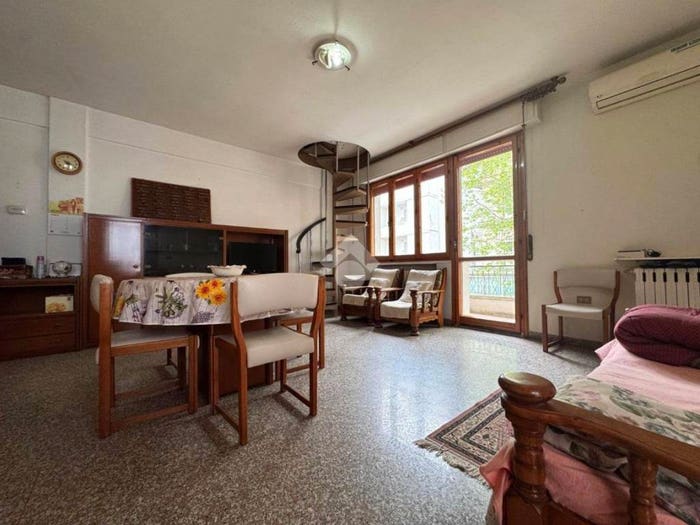 Appartamento con 5 locali in vendita in Via Venezia, Cattolica