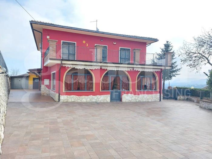 Casa con 6 locali in vendita in Contrada Camerale, Tossicia