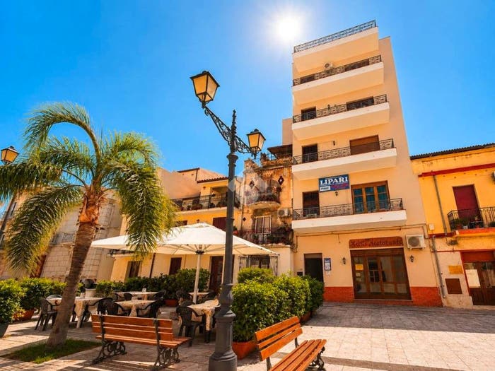 Appartamento trilocale in vendita in Piazza Milite Ignoto, Santa Lucia del Mela