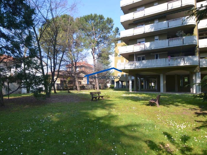 Casa quadrilocale in vendita in Viale Ippolito Nievo, Sant'Edoardo, Busto Arsizio
