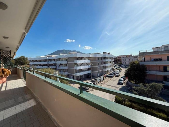 Appartamento quadrilocale in vendita in Via Tte V Barone, Centro, Cercola
