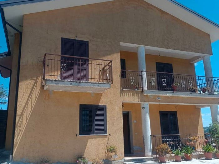 Casa con 6 locali in vendita in Contrada Bosco di Basso, Montemarano