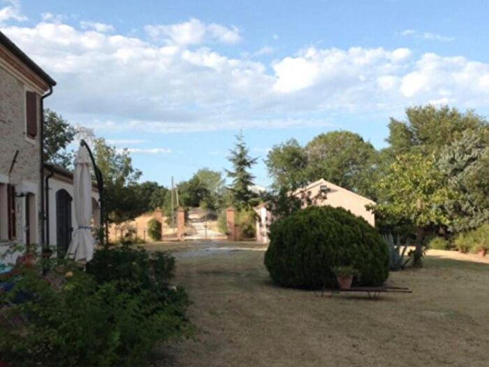 Casa con 6 locali in vendita in San Costanzo