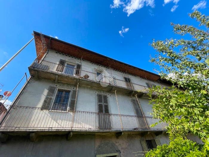 Appartamento con 5 locali in vendita in Frazione Signayes, Aosta