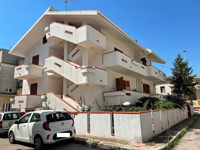 Casa con 6 locali in vendita in Via Ugo Foscolo, Centro, Ginosa