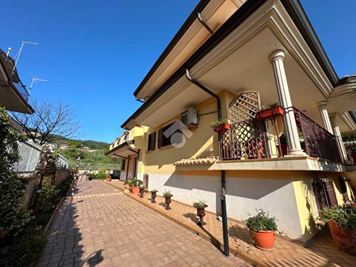 Casa con 6 locali in vendita in Via Circonvallazione, Falerna Scalo, Falerna