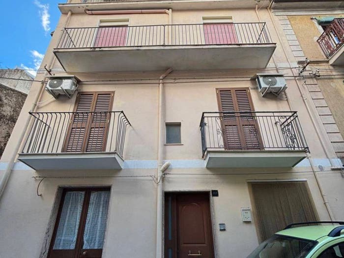 Casa con 6 locali in vendita in via piave, Francavilla di Sicilia