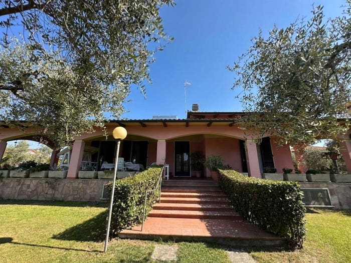 Casa con 6 locali in vendita in Via Comano, Marina di Carrara, Carrara