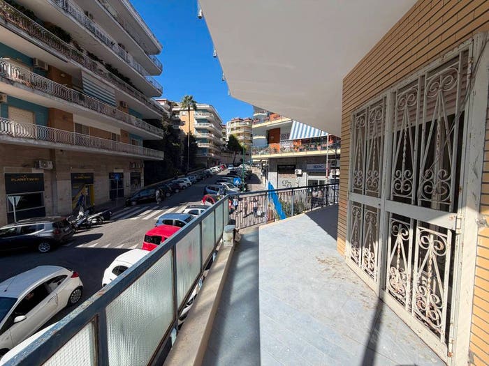 Appartamento con 5 locali in vendita in Viale delle Porcellane di Capodimonte, Colli Aminei Capodimonte, Napoli