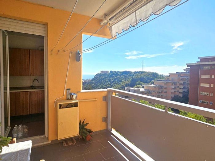 Appartamento trilocale in vendita in Via San Marino, Granarolo, Genova