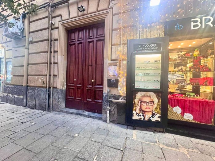 Appartamento trilocale in vendita in Corso Giuseppe Garibaldi, Tribunali, Napoli