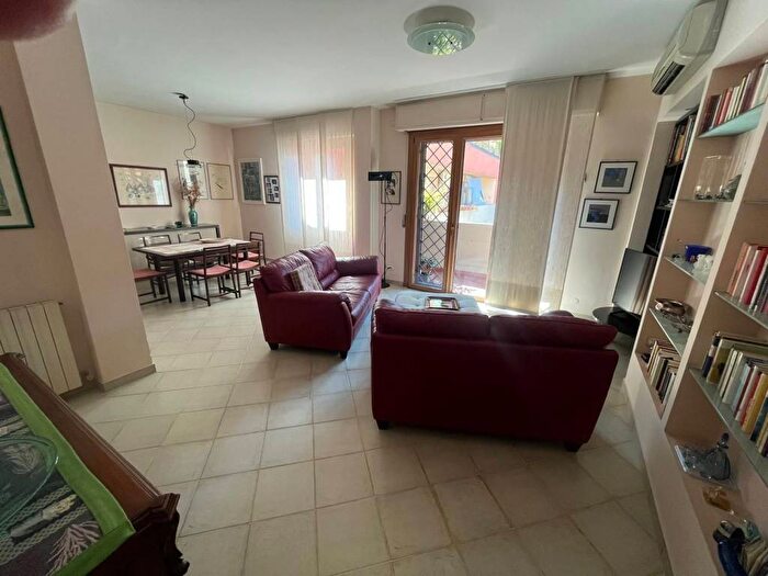 Appartamento con 5 locali in vendita in Via Anton Cechov, Rinnovamento, Roma
