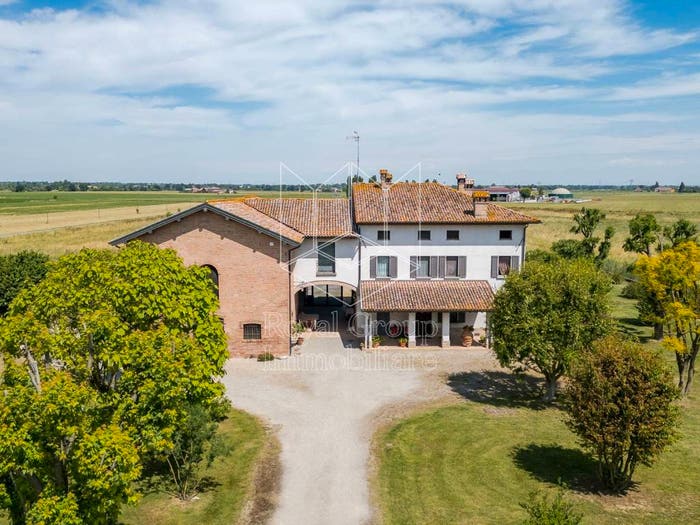 Casa con 6 locali in vendita in Via Formica, Noceto
