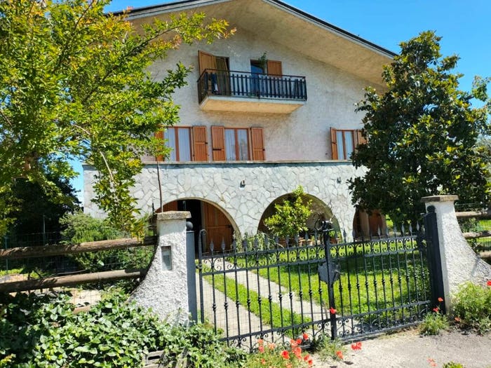 Casa con 6 locali in vendita in Via Giacomo Puccini, Centro, Agazzano