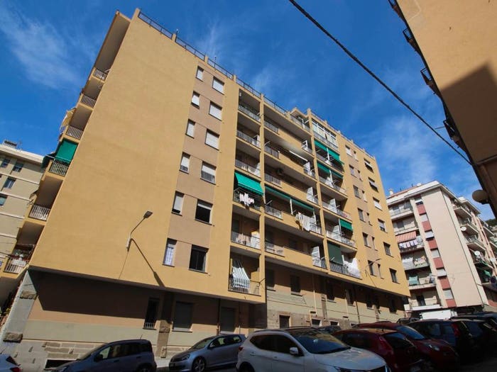 Appartamento trilocale in vendita in Via Voltri, Voltri, Genova