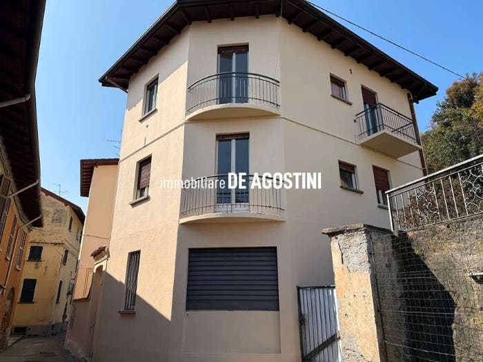 Appartamento trilocale in vendita in via Conelli de Prosperi, Centro, Lesa