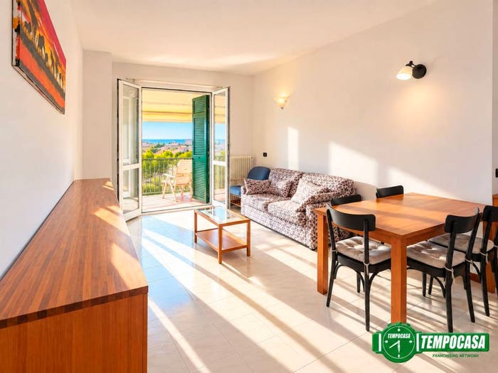 Appartamento trilocale in vendita in Via Diano Castello, Centro, Diano Marina