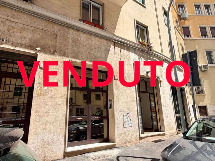 Appartamento trilocale in vendita in Via Sinuessa, San Giovanni, Roma