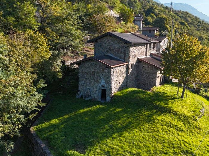 Casa con 6 locali in vendita in Via per Cino, Mantello