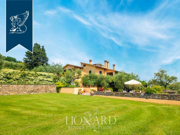 Casa con 6 locali in vendita in Carmignano