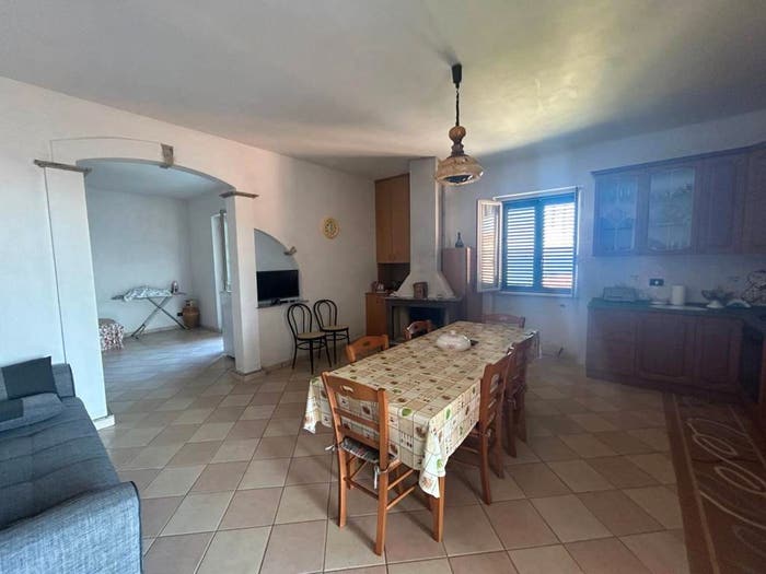 Casa con 6 locali in vendita in Contrada Pipedo, Riace