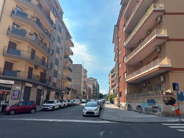 Appartamento bilocale in vendita in Via Eleonora d'Angiò, Gioeni, Catania