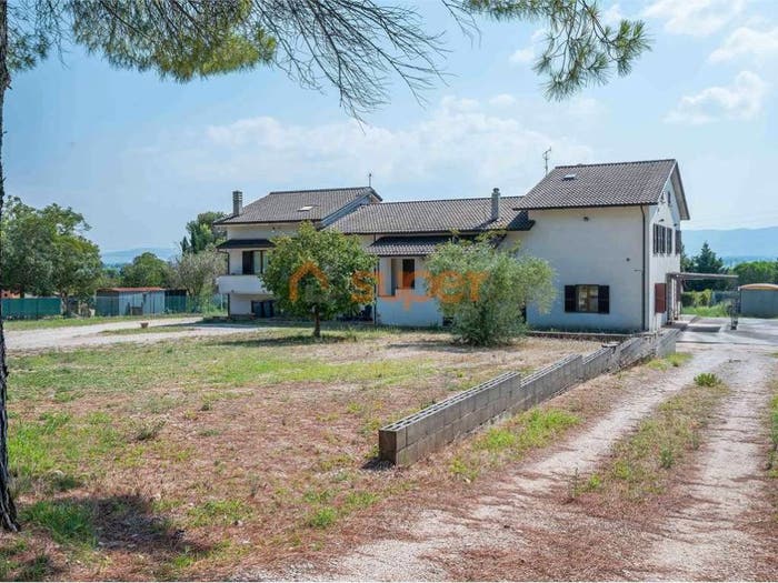 Appartamento quadrilocale in vendita in Via delle Regioni, Spello