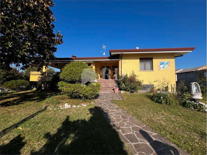Casa con 6 locali in vendita in Via Pedemontana, Polcenigo