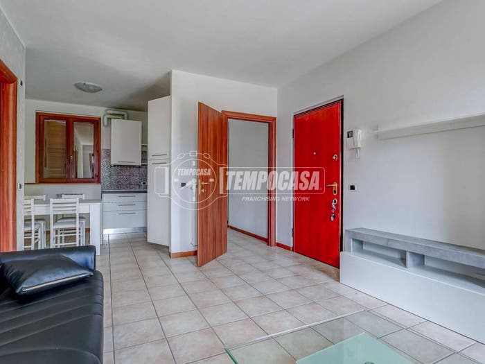 Appartamento trilocale in vendita in Via Dumenza, Poppino, Luino