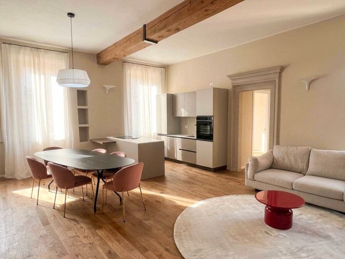 Appartamento trilocale in affitto in Via Giuseppe Mazzini, Centro Storico, Verona