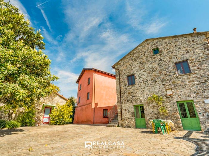 Casa con 6 locali in vendita in Località Villa, Bolano