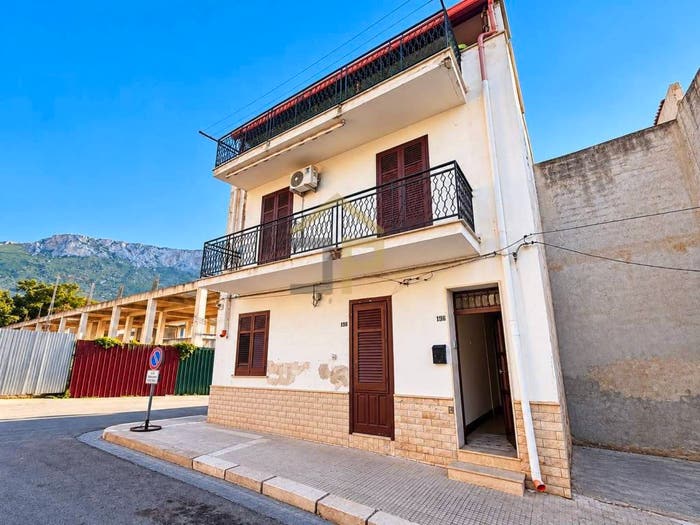 Casa con 6 locali in vendita in Via Bellini, Centro, Terrasini
