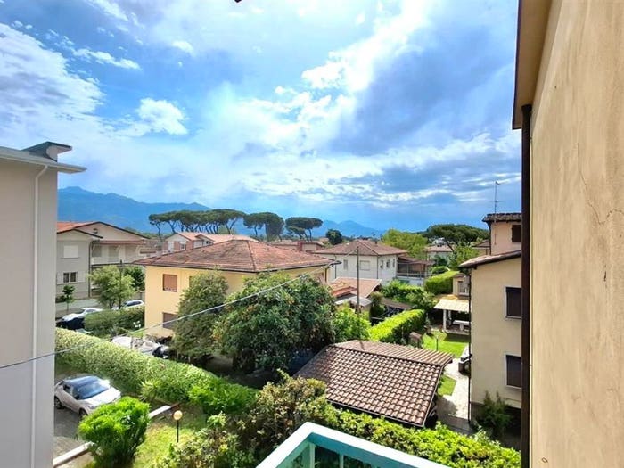 Appartamento quadrilocale in vendita in Marina di Massa Centro, Massa