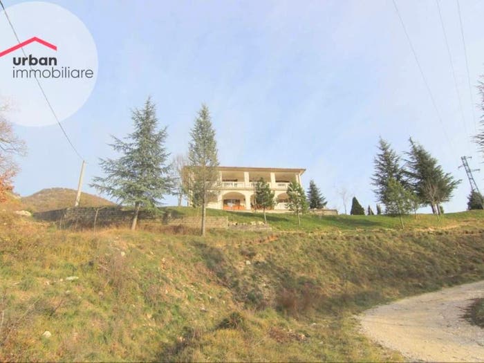 Casa con 6 locali in vendita in via picente, Centro, Montereale