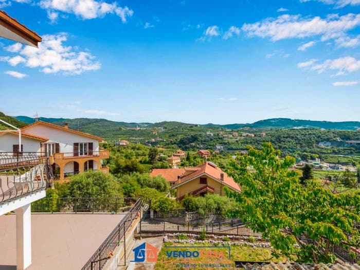 Appartamento con 5 locali in vendita in Strada Privata Villaggio Verde, Castelvecchio, Imperia