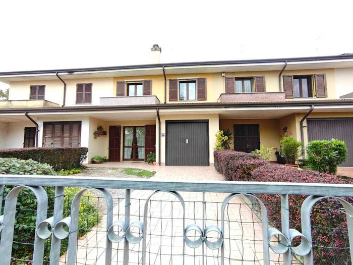 Casa quadrilocale in vendita in Via caduti del lavoro, Curtatone