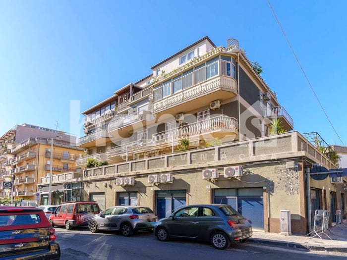 Appartamento con 5 locali in vendita in Via Niccolò Giannotta Catania CT Italia, Picanello, Catania