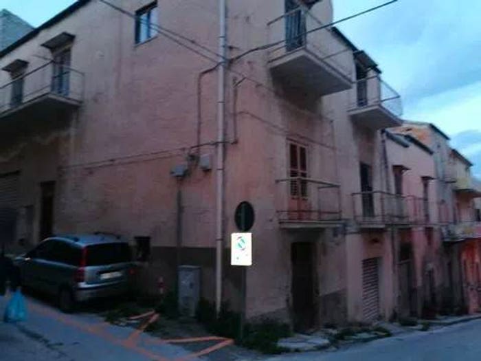 Casa trilocale in vendita in Via Alessandro Volta, Aragona