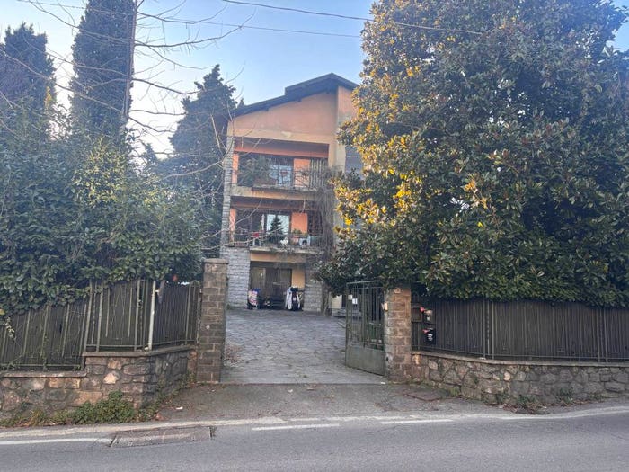Casa quadrilocale in vendita in Corso Ariberto, Capiago Intimiano Olmeda, Capiago Intimiano