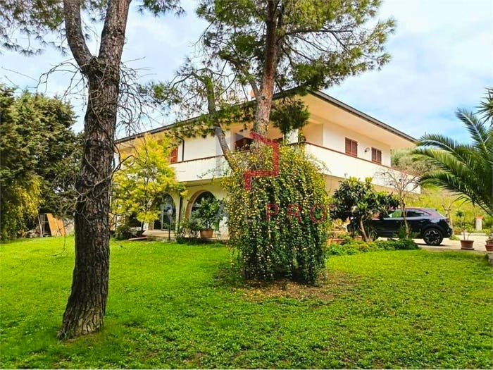 Casa con 6 locali in vendita in Via Ripoli, Spoltore
