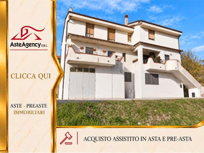 Appartamento con 6 locali in vendita in Via S Rocco, Gallicchio