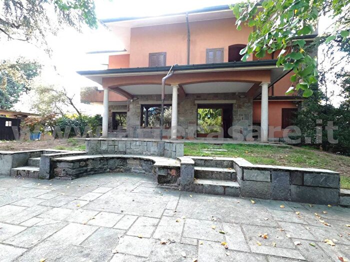 Casa con 6 locali in vendita in Via Antonio Stoppani, Centro, Parabiago