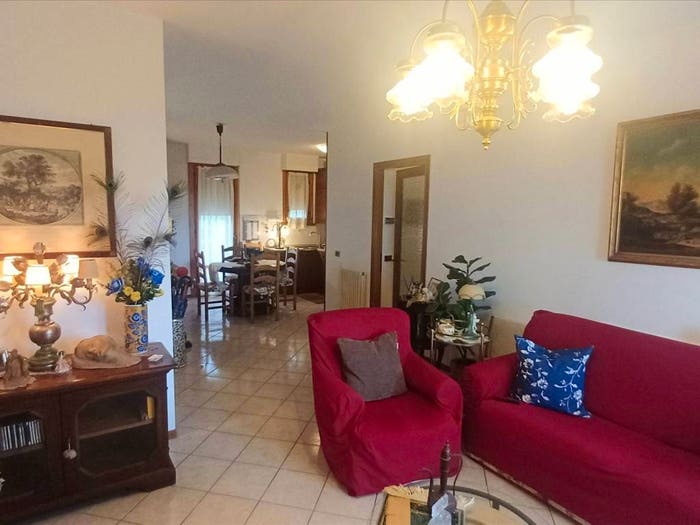 Appartamento con 5 locali in vendita in Via Romana, Torrenieri, Montalcino