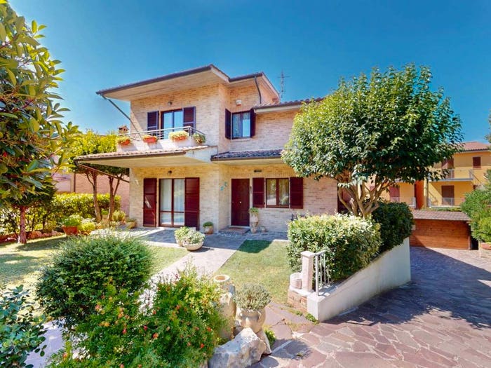 Casa con 6 locali in vendita in Abbadia, Osimo